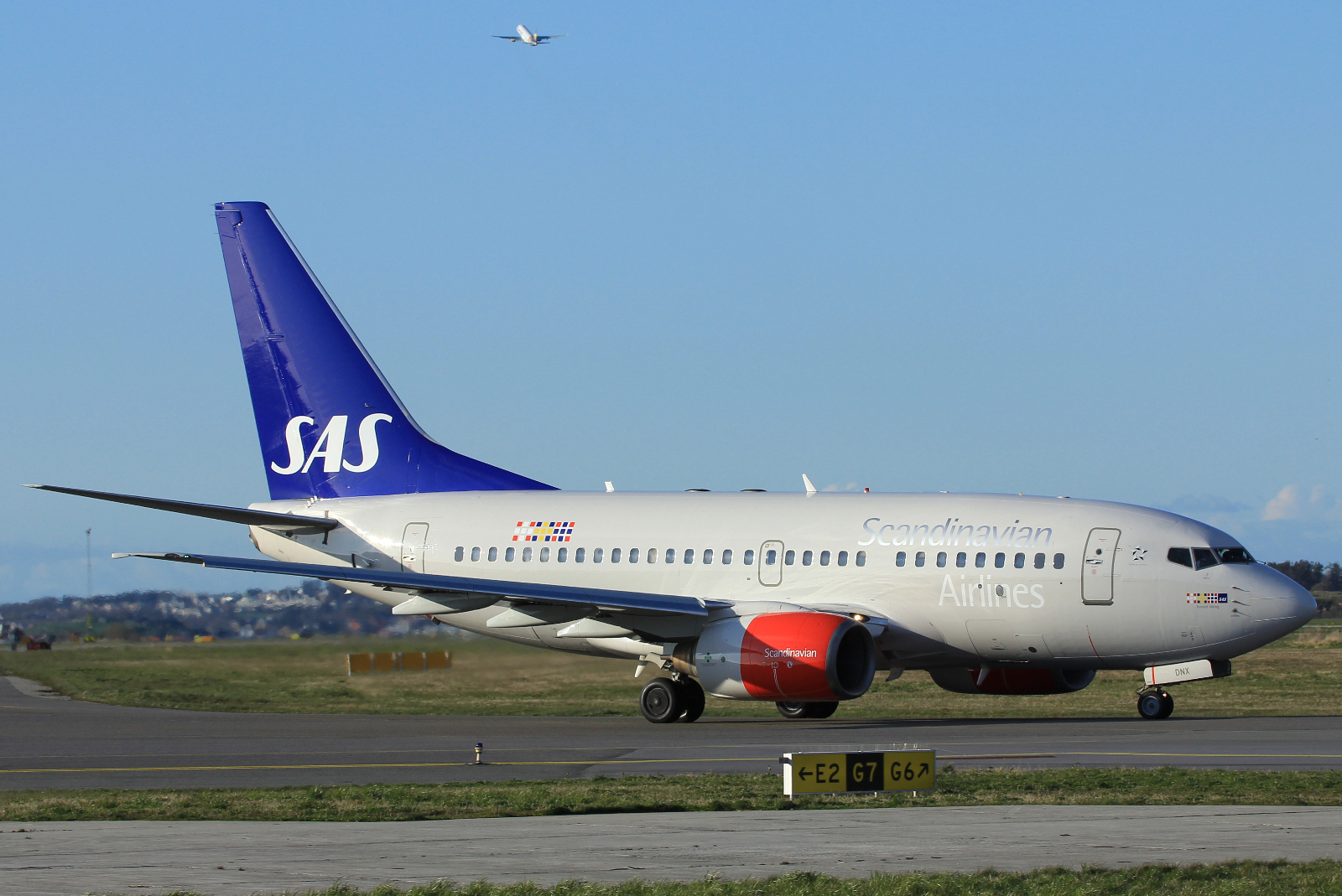 SE-DNX · Boeing 737-683 · (SVG / ENZV)