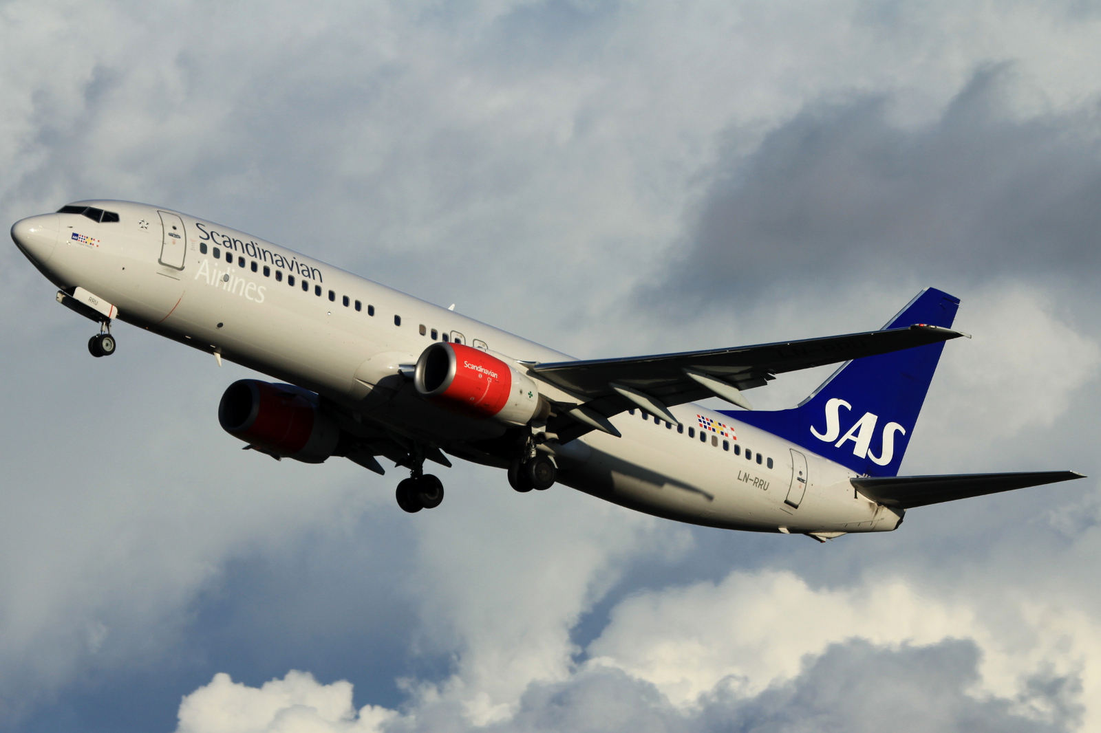 LN-RRU · Boeing 737-883 · (SVG / ENZV)