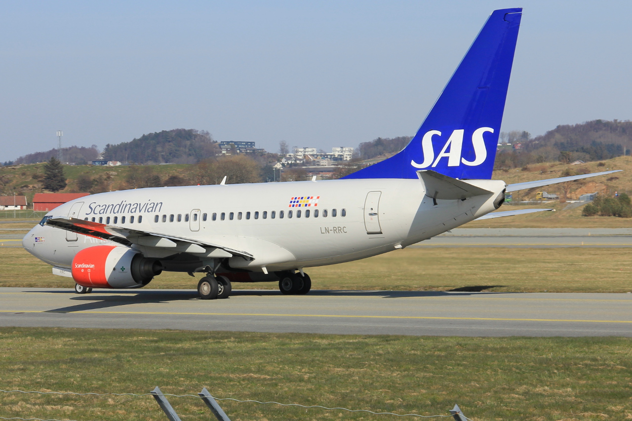 LN-RRC (28300) 1999 Boeing 737-683