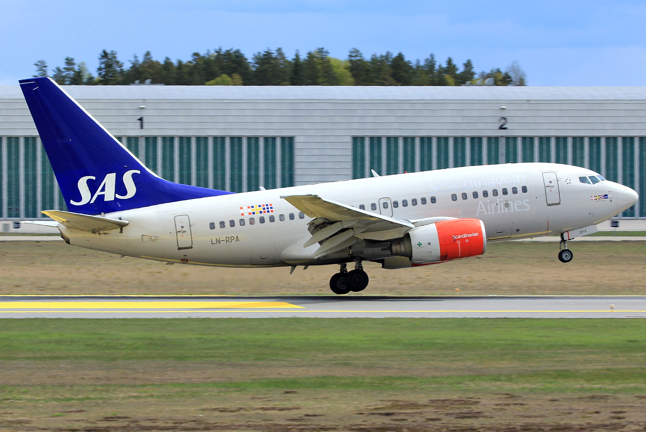 LN-RPA · Boeing 737-683 · (OSL / ENGM)