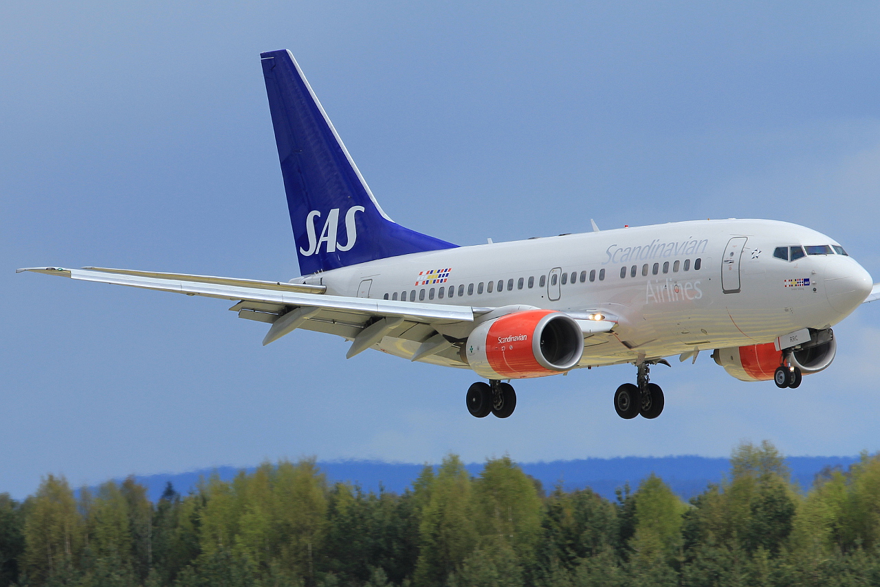 LN-RRC · Boeing 737-683 · (OSL / ENGM)