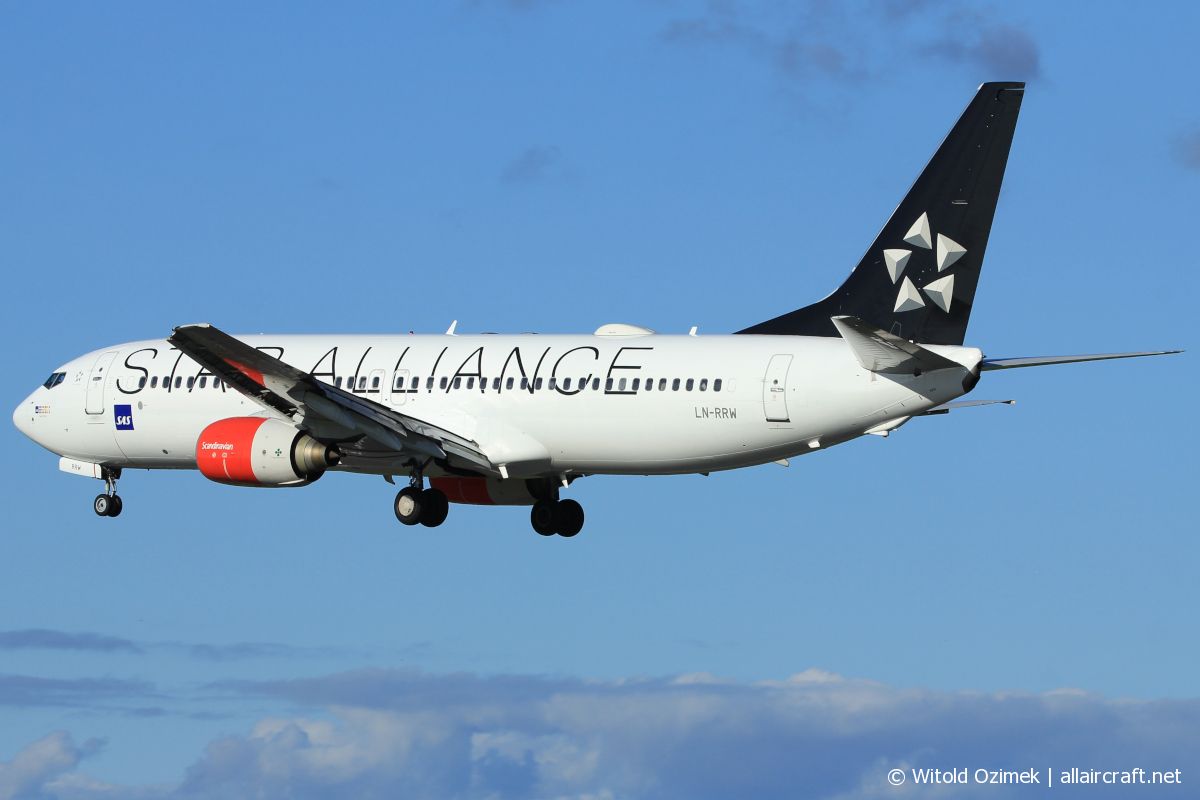 LN-RRW · Boeing 737-883 · (SVG / ENZV)
