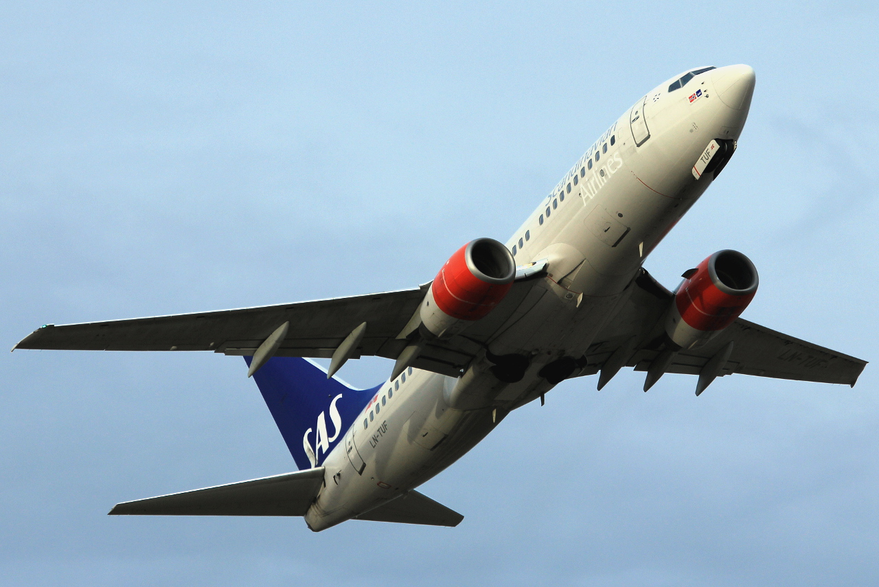 LN-TUF (28222) 1999 Boeing 737-705