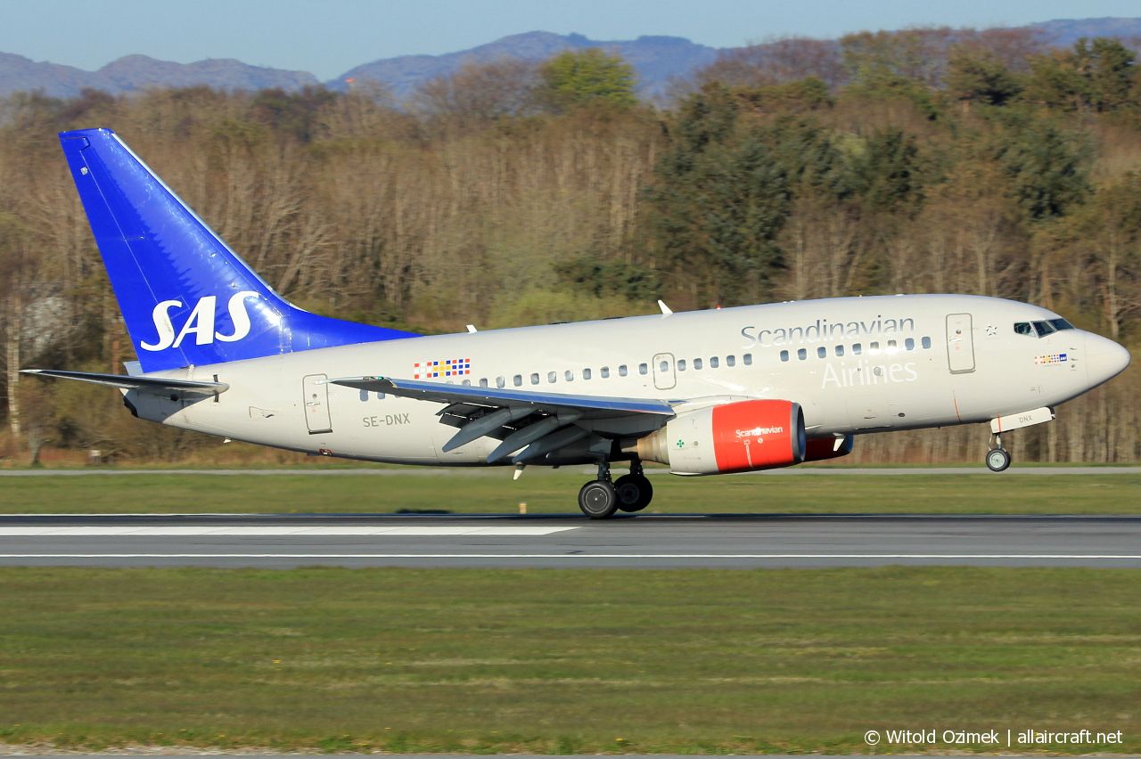 SE-DNX · Boeing 737-683 · (SVG / ENZV)