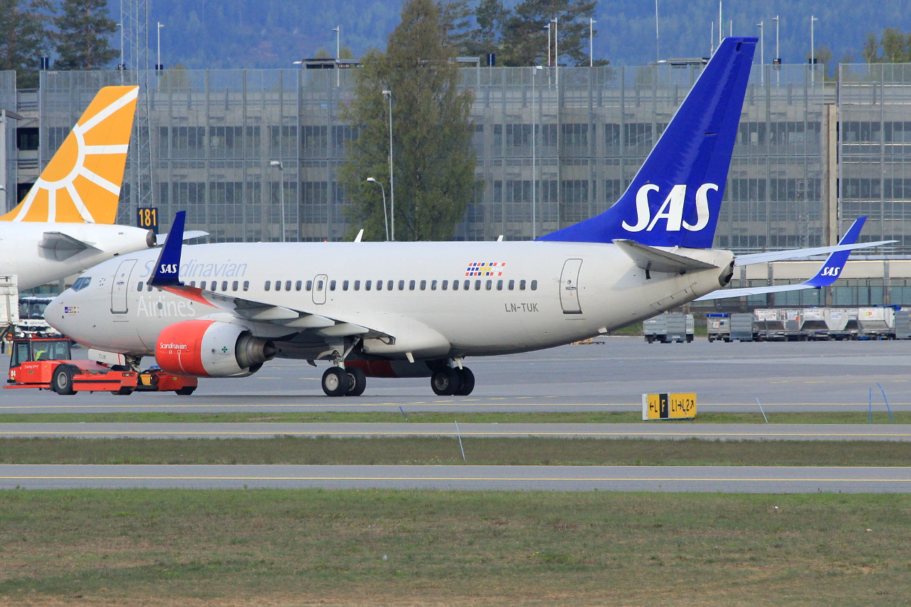 LN-TUK · Boeing 737-705(WL) · (OSL / ENGM)