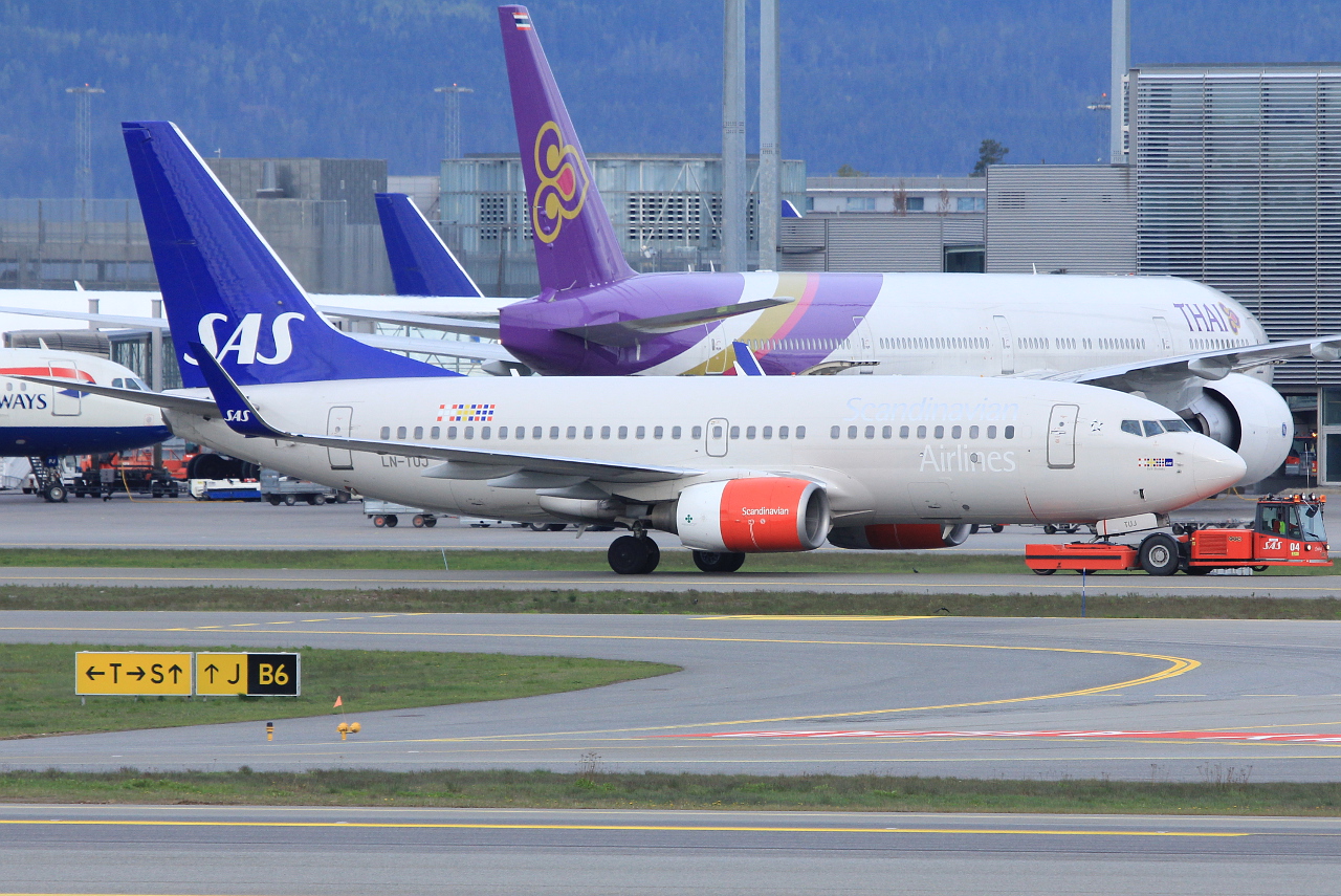 LN-TUJ · Boeing 737-705 · (OSL / ENGM)
