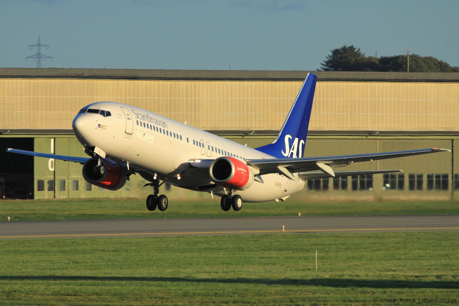 LN-RPL · Boeing 737-883 · (SVG / ENZV)