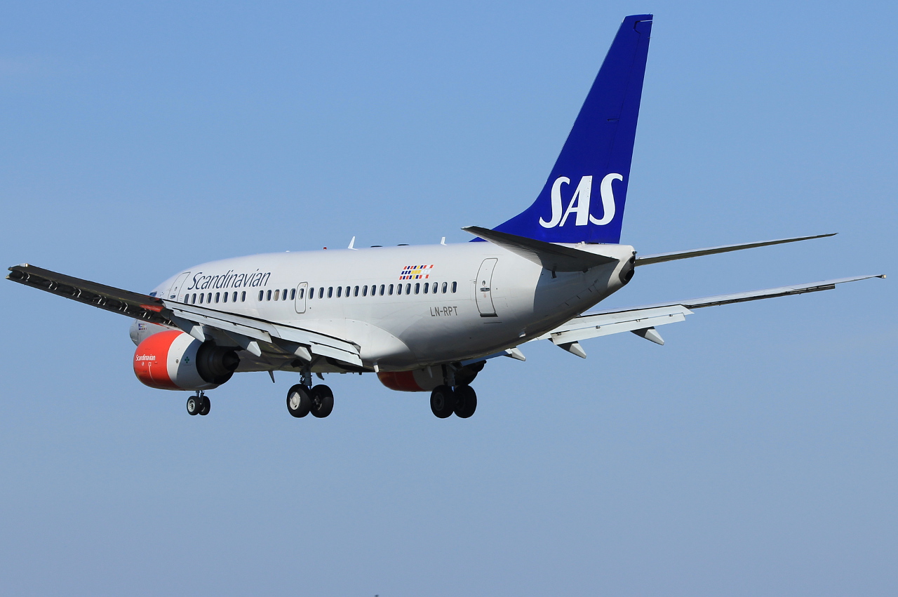 LN-RPT · Boeing 737-683 · (SVG / ENZV)