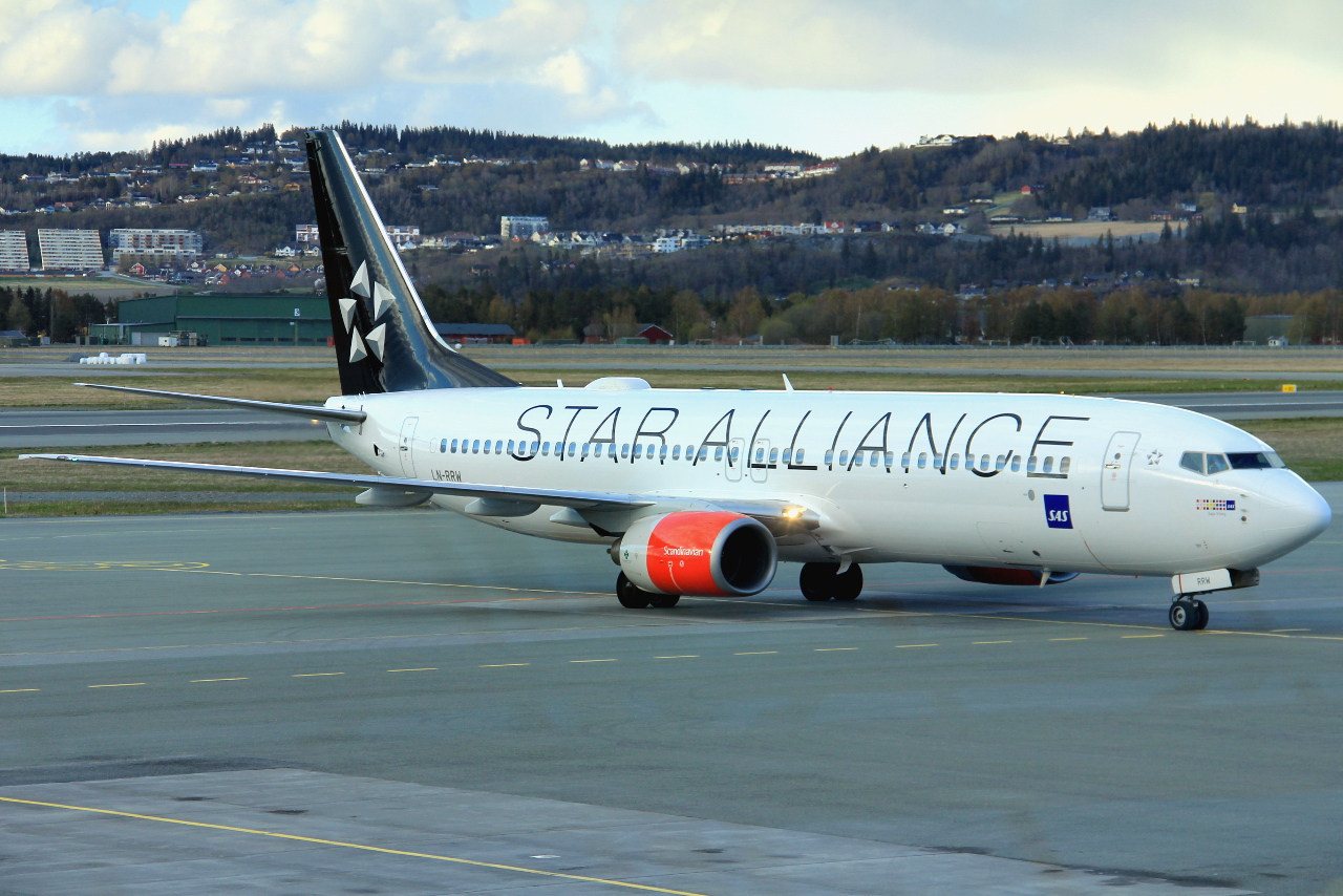 LN-RRM · Boeing 737-783 · (TRD / ENVA)