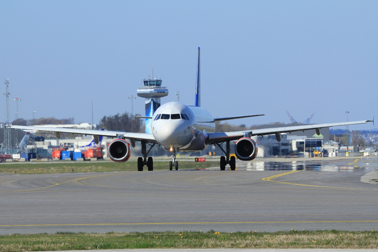 OY-KBF · Airbus A321-232 · (SVG / ENZV)