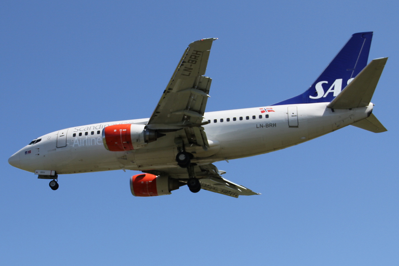 LN-BRH (24828) 1990 Boeing 737-505