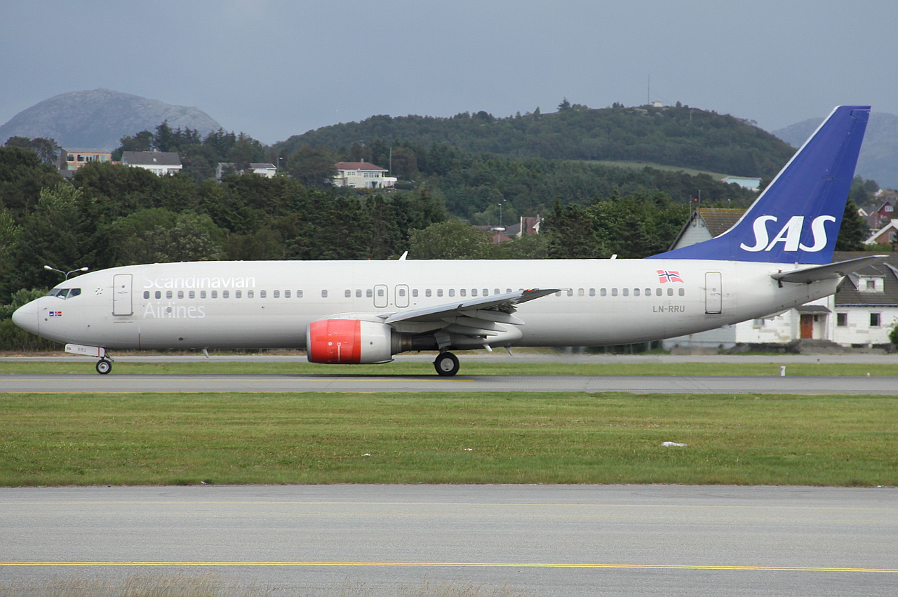 LN-RRU · Boeing 737-883 · (SVG / ENZV)