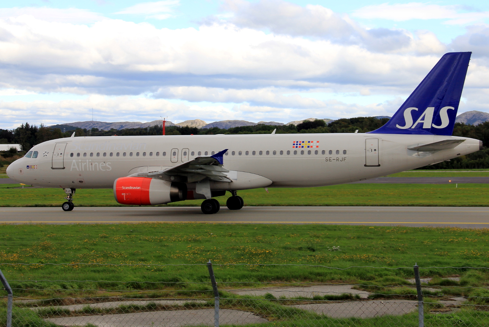 SE-RJF · Airbus A320-232 · (SVG / ENZV)