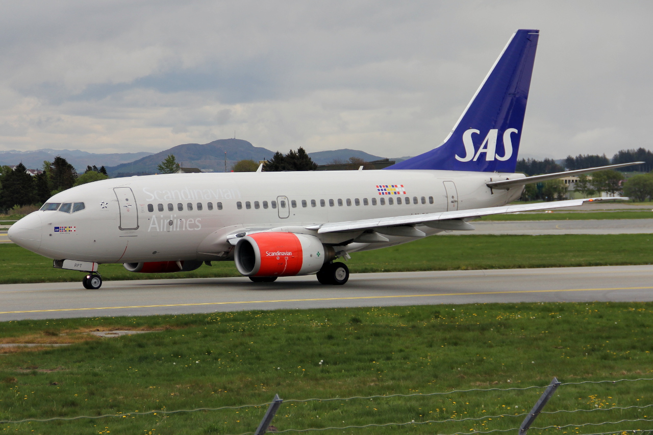 LN-RPT (28299) 1999 Boeing 737-683