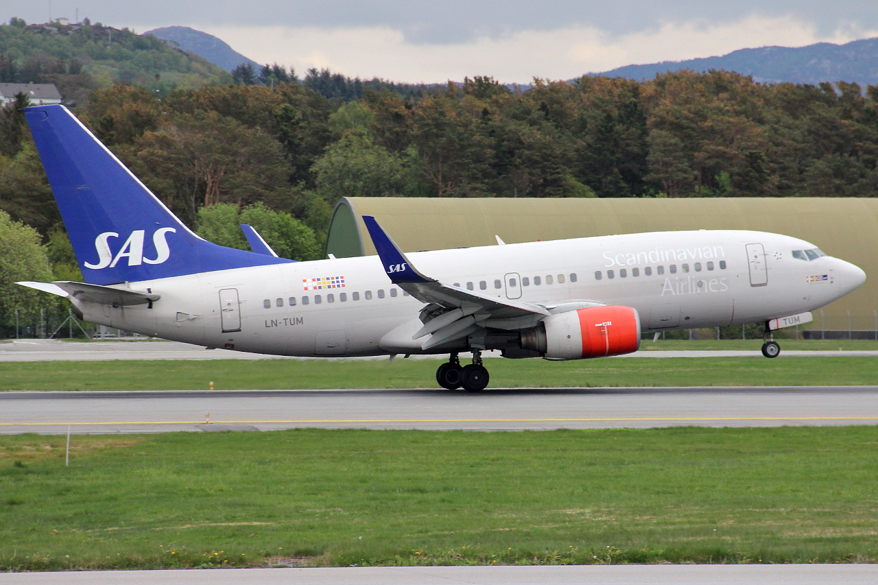 LN-TUM (29098) 2002 Boeing 737-705(WL)