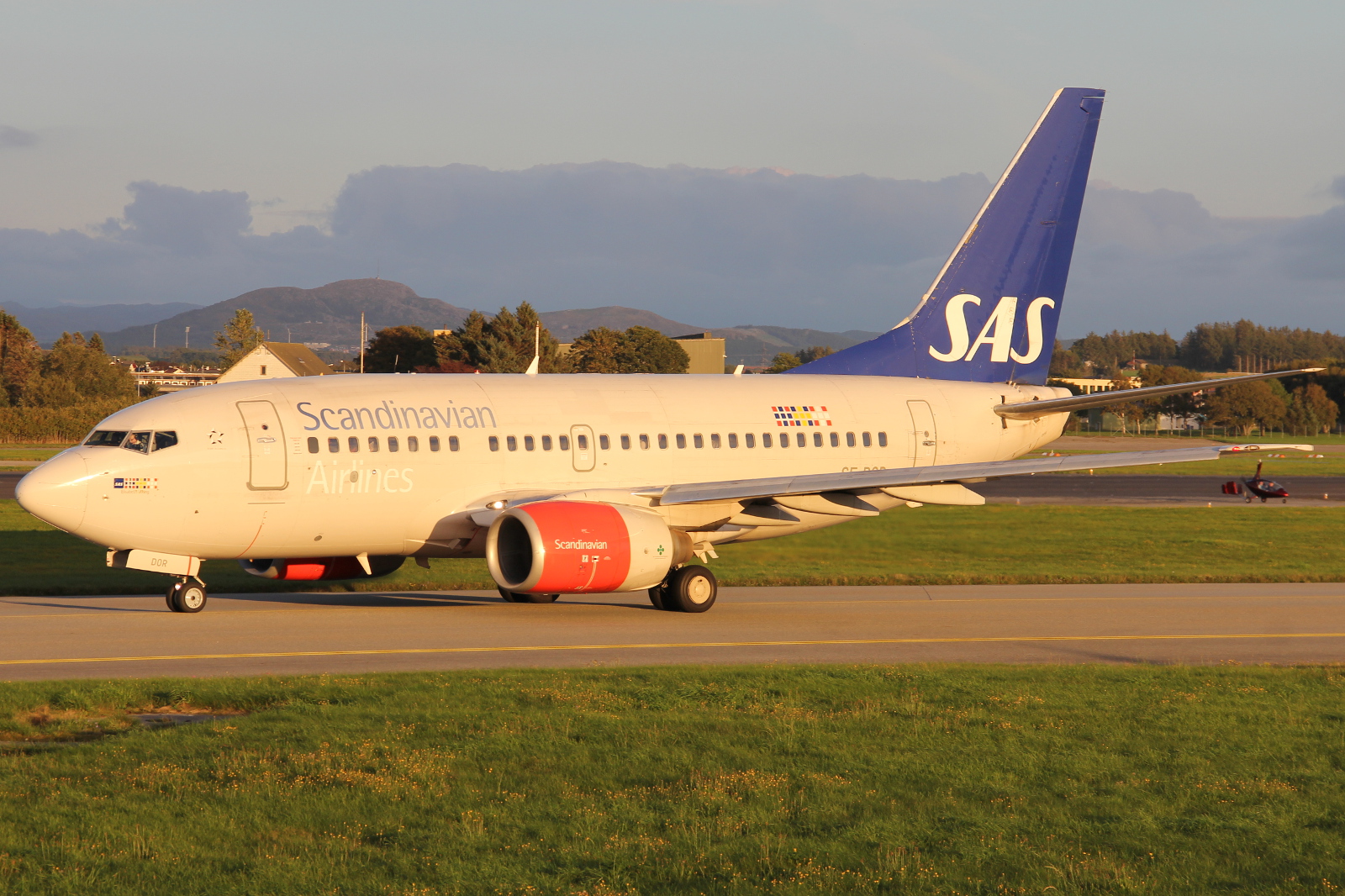 SE-DOR · Boeing 737-683 · (SVG / ENZV)