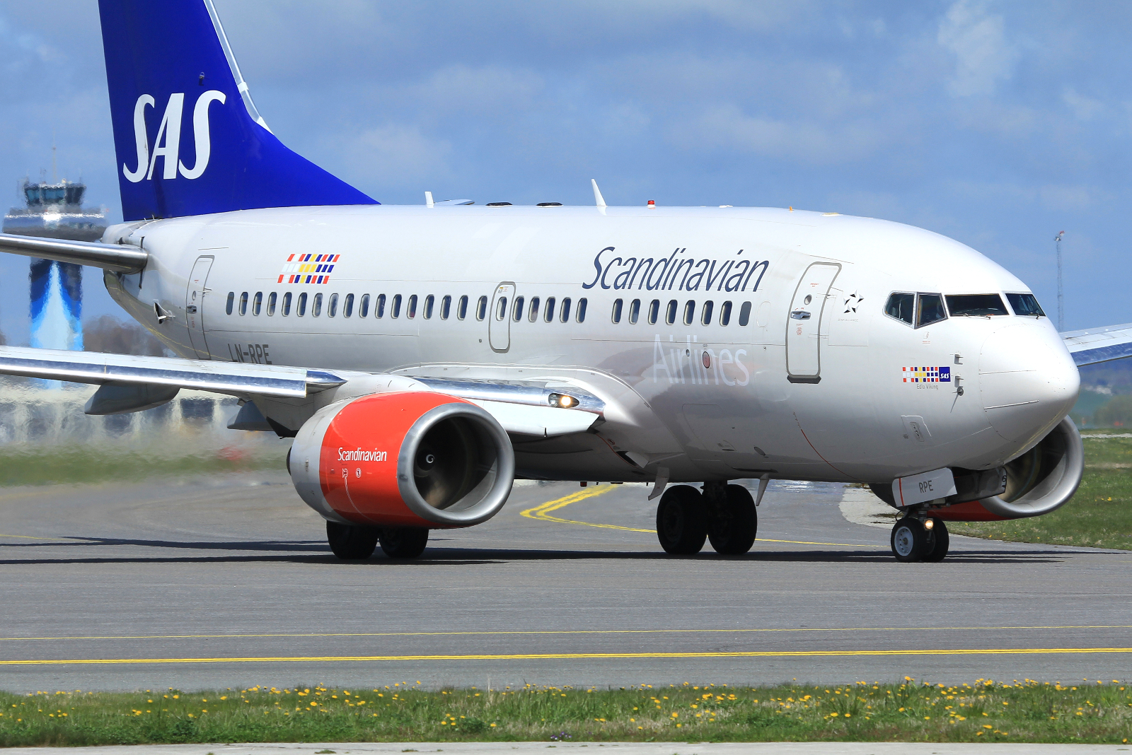 LN-RPE · Boeing 737-683 · (SVG / ENZV)
