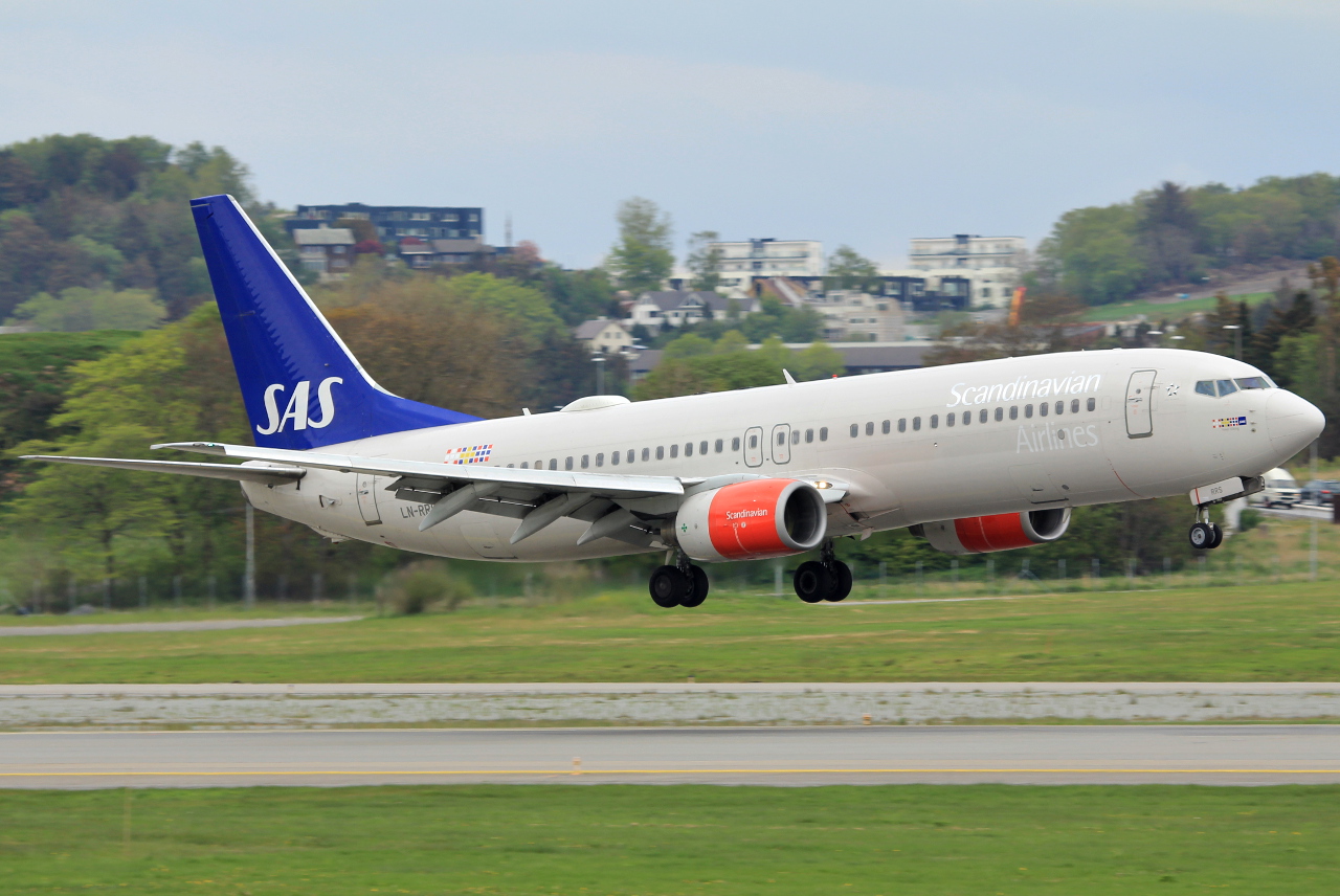 LN-RRS · Boeing 737-883 · (SVG / ENZV)