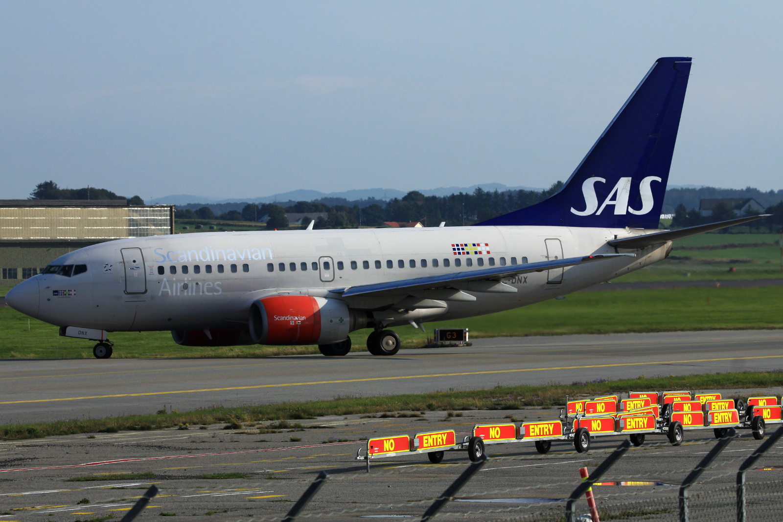 SE-DNX · Boeing 737-683 · (SVG / ENZV)