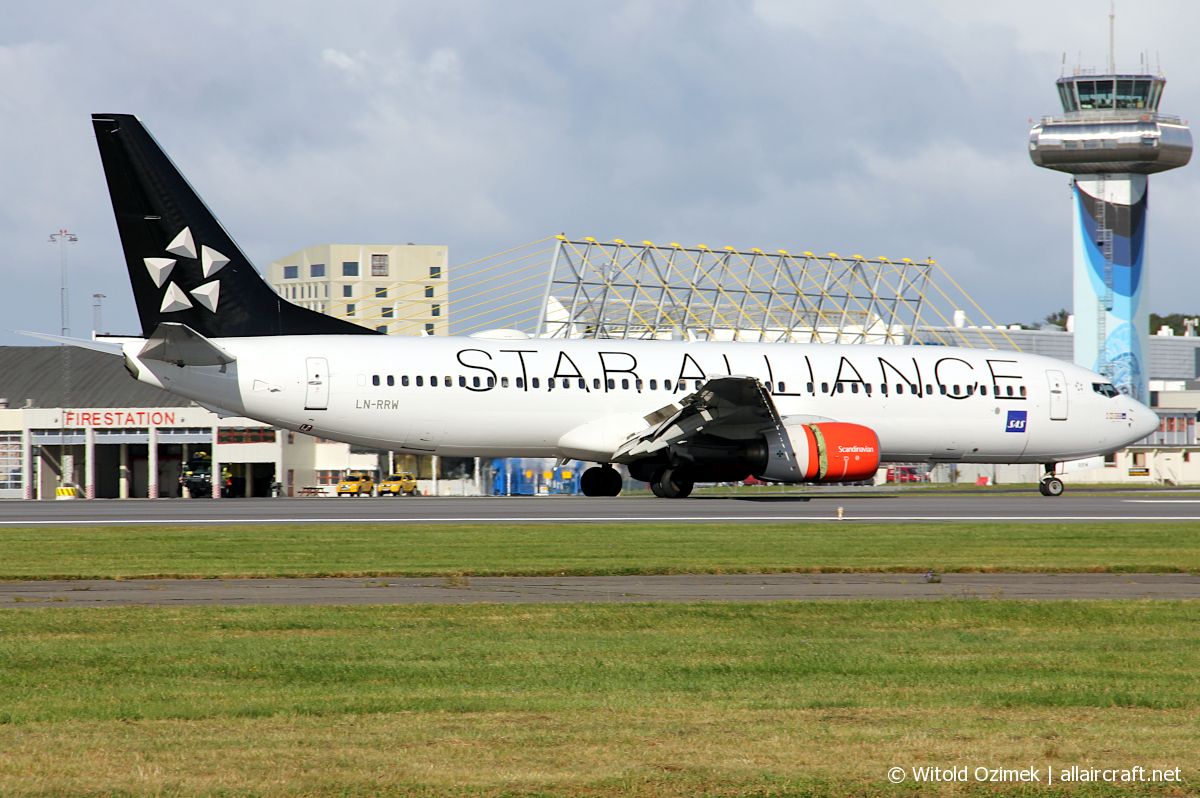 LN-RRW · Boeing 737-883 · (SVG / ENZV)