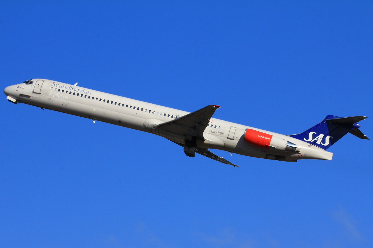 LN-ROP (49384) 1985 McDonnell Douglas MD-82