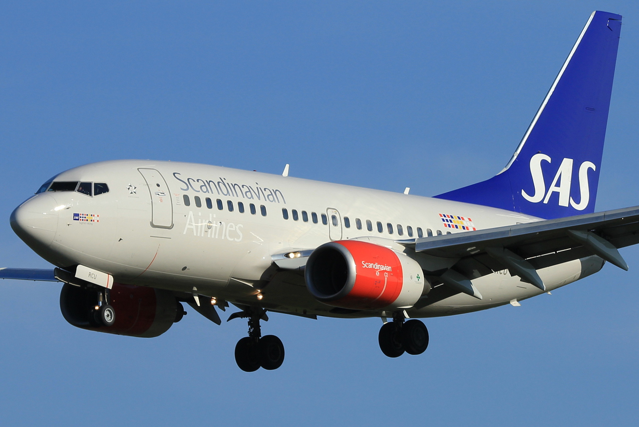 LN-RCU (30190) 1999 Boeing 737-683