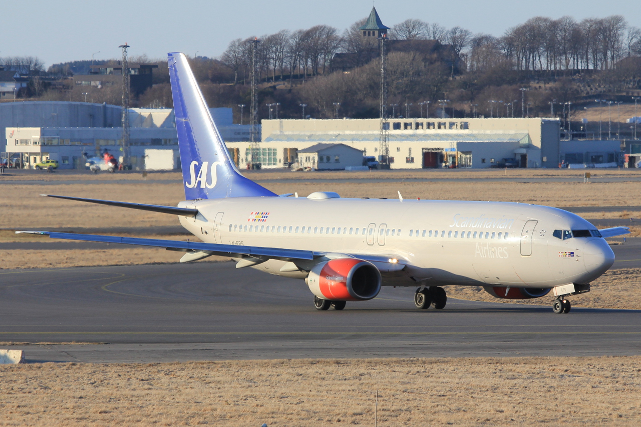 LN-RRS · Boeing 737-883 · (SVG / ENZV)
