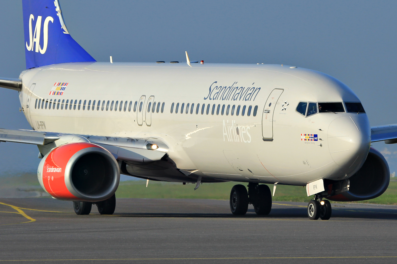 LN-RPN · Boeing 737-883 · (SVG / ENZV)