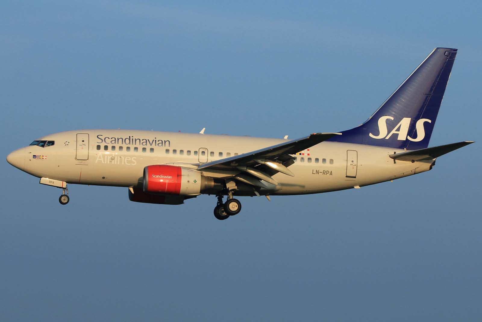 LN-RPA · Boeing 737-683 · (SVG / ENZV)