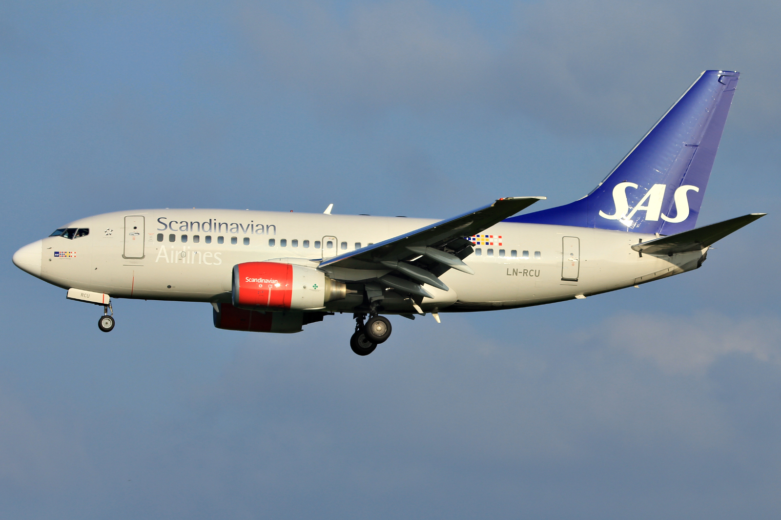 LN-RCU · Boeing 737-683 · (SVG / ENZV)