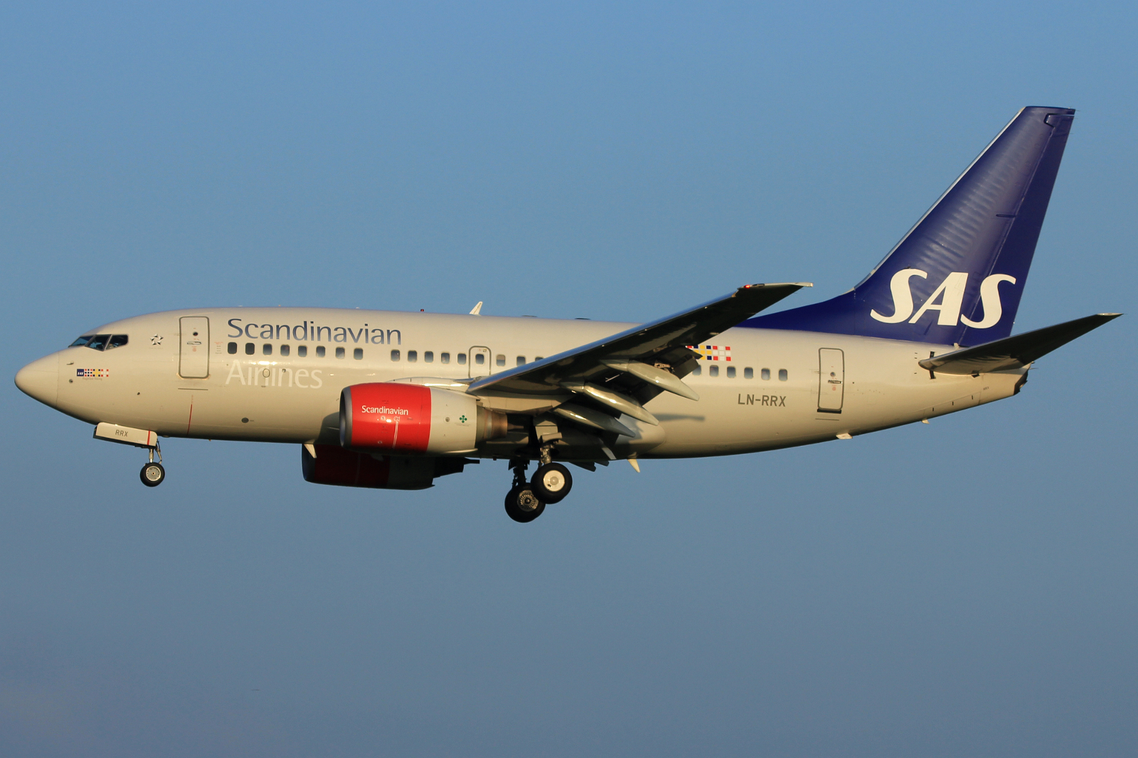 LN-RRX (28296) 1998 Boeing 737-683