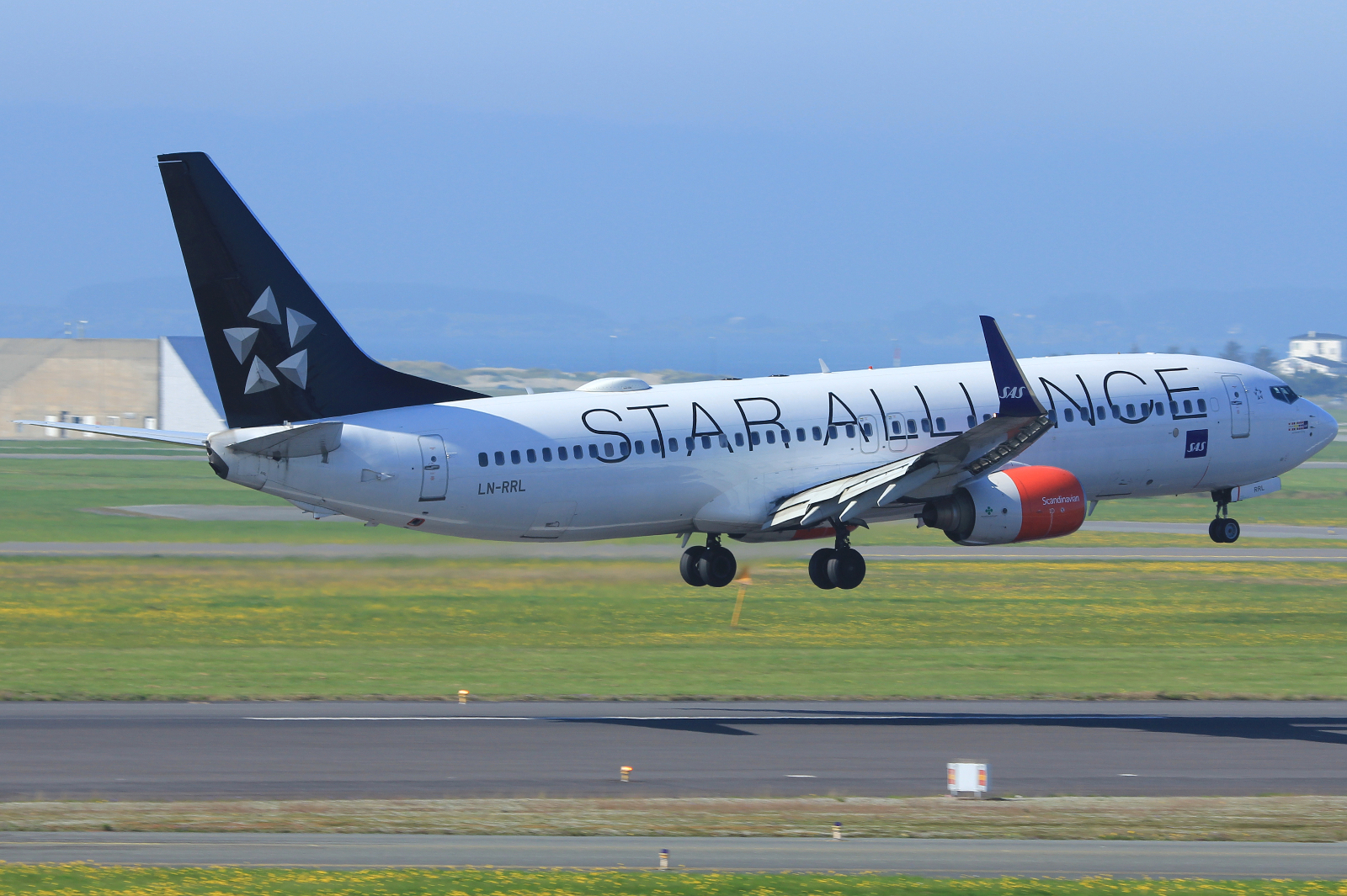 LN-RRL · Boeing 737-883(WL) · (SVG / ENZV)