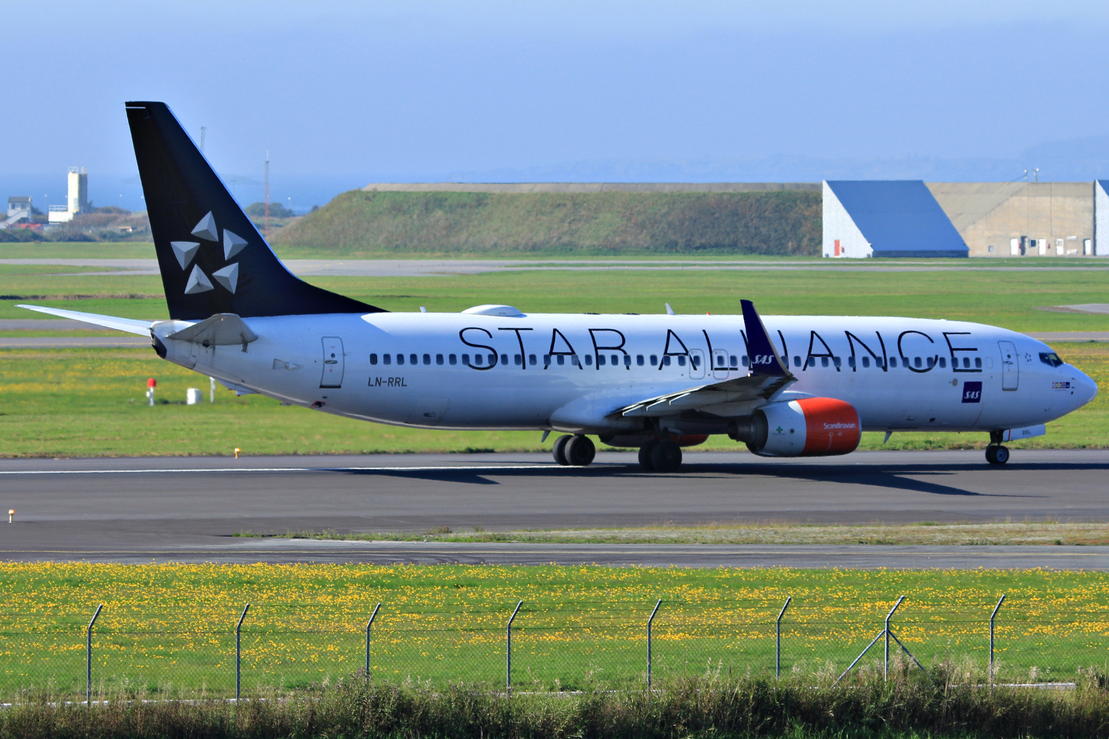 LN-RRL (28328) 2003 Boeing 737-883 WL