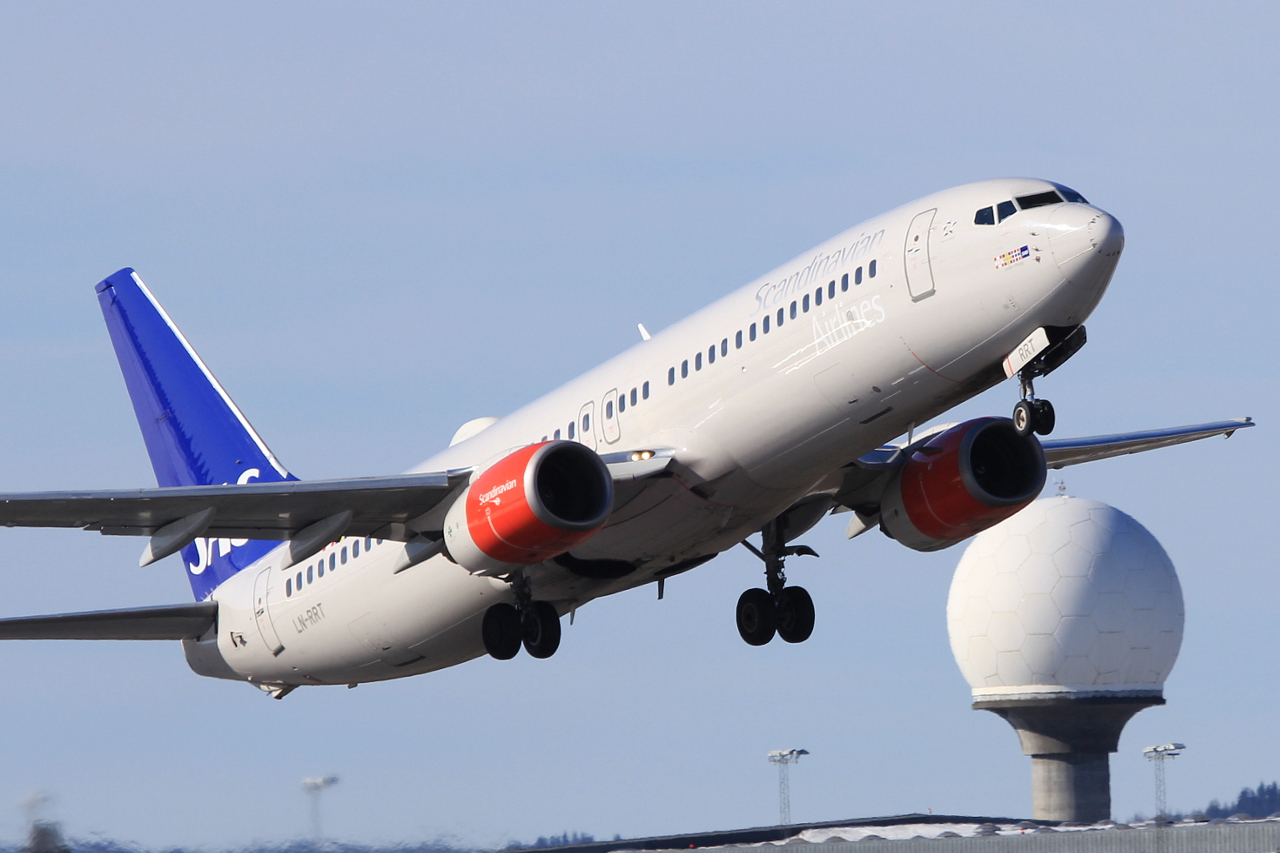 LN-RRT (28326) 2001 Boeing 737-883