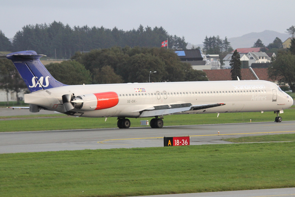 SE-DIK, (cn 49728), McDonnell Douglas MD-82