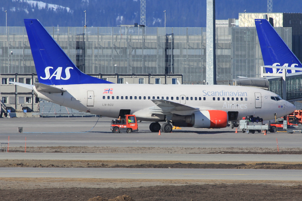 LN-RCU (30190) 1999 Boeing 737-683