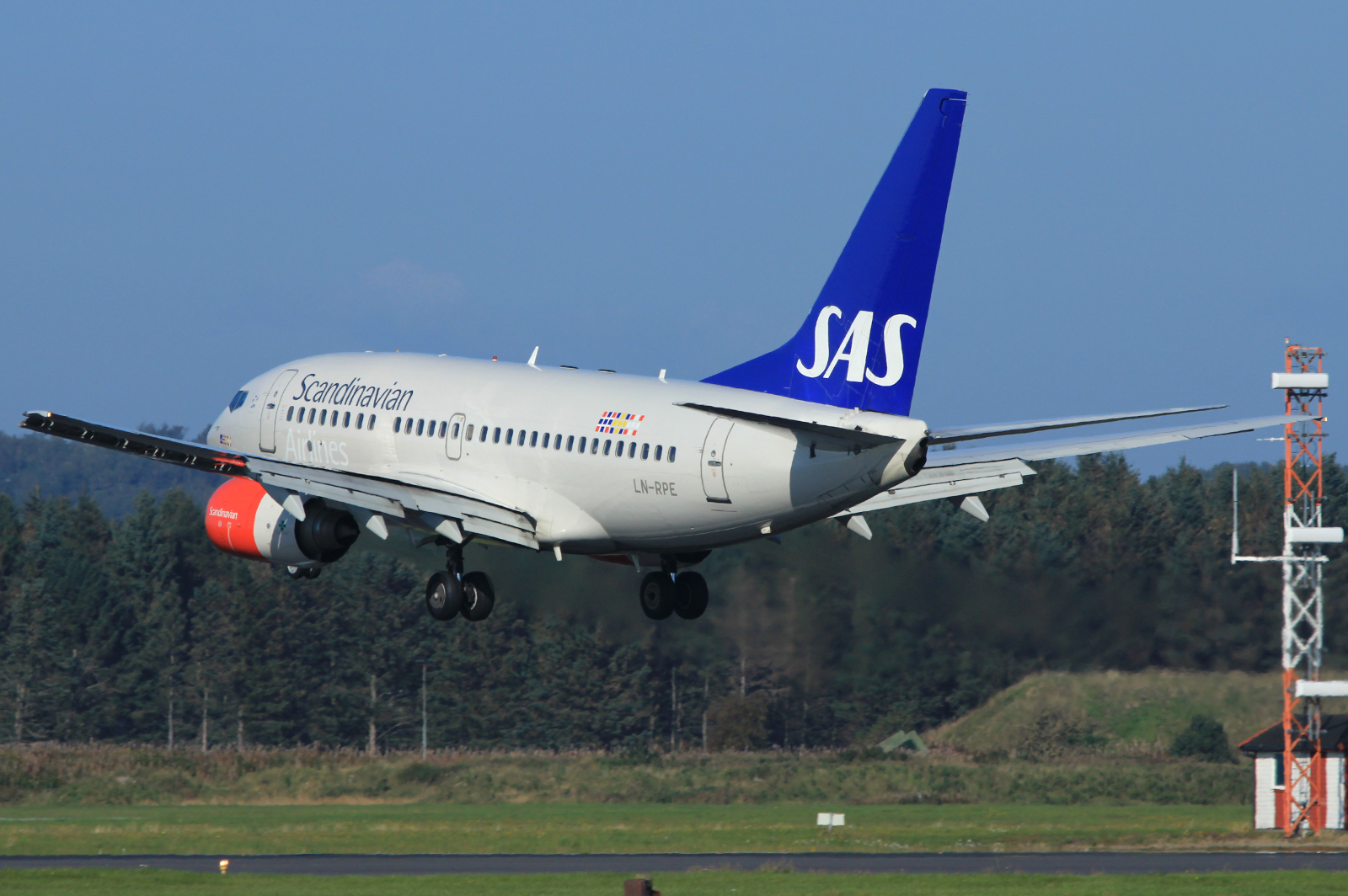 LN-RPE · Boeing 737-683 · (SVG / ENZV)