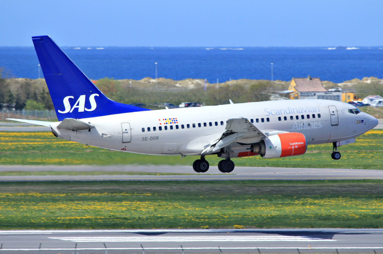 SE-DOR (28305) 1999 Boeing 737-683