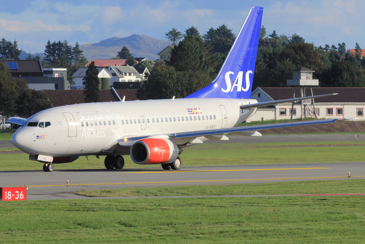 LN-RRX · Boeing 737-683 · (SVG / ENZV)