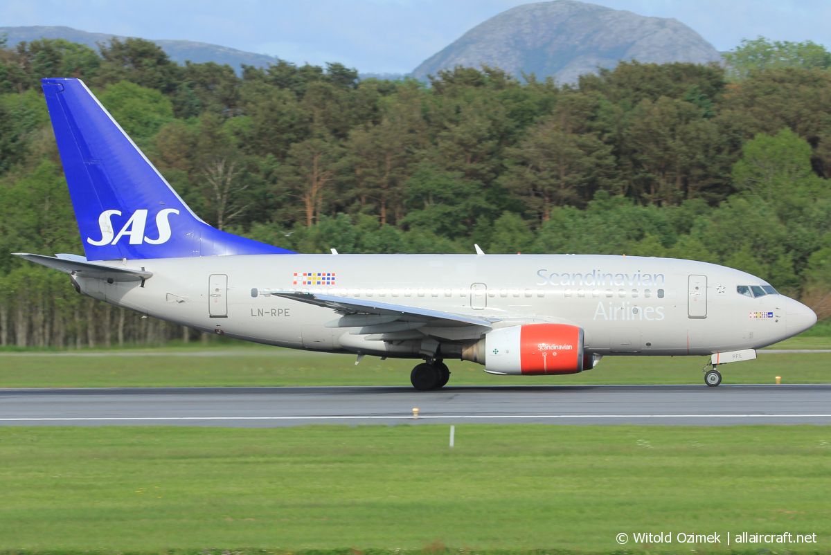 LN-RPE (28306) 1999 Boeing 737-683