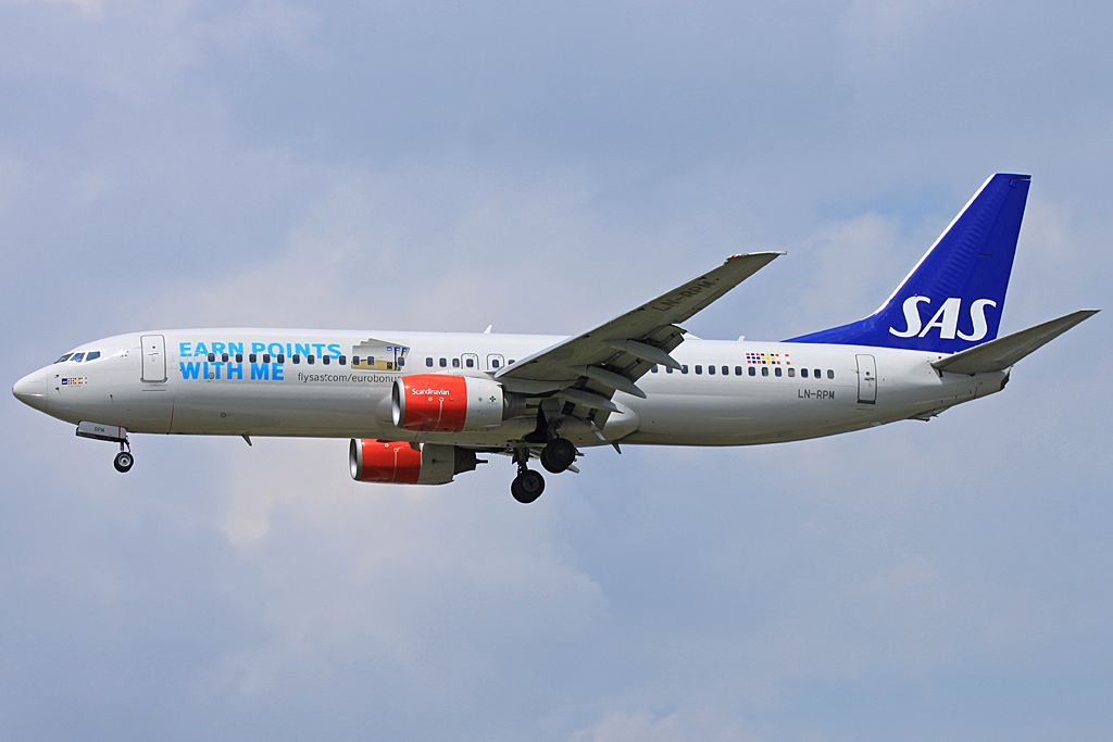 LN-RPM · Boeing 737-883 · (LHR / EGLL)