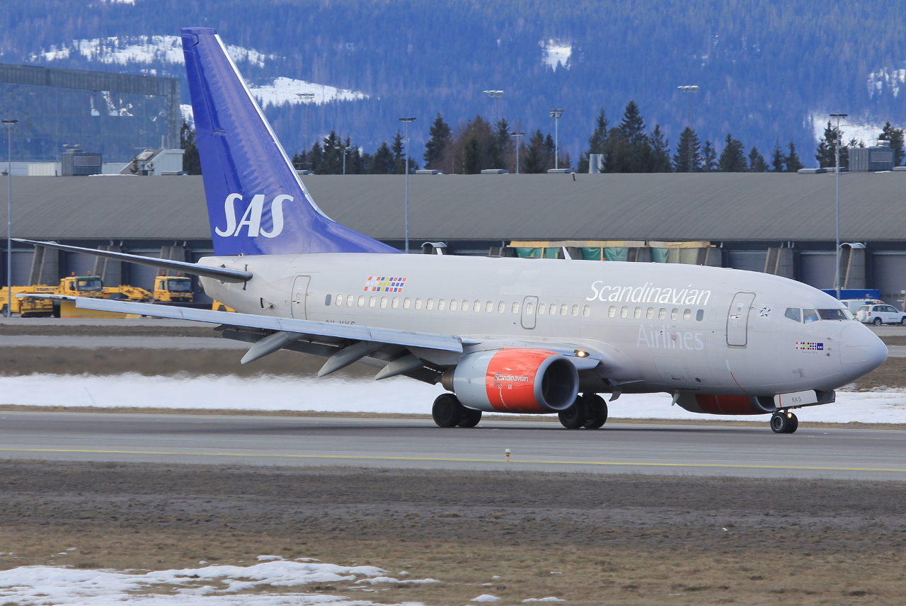 OY-KKS · Boeing 737-683 · (OSL / ENGM)