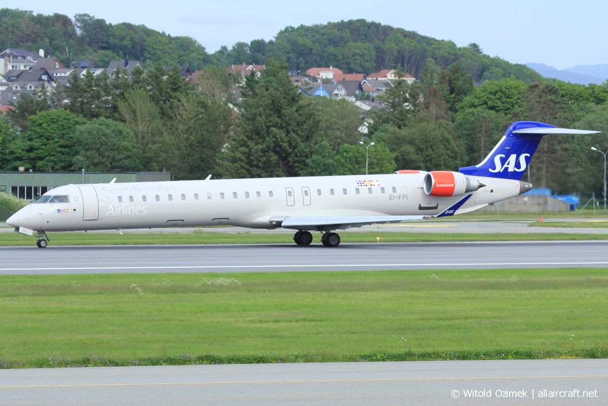 EI-FPI (15425) 2016 Bombardier CRJ-900LR