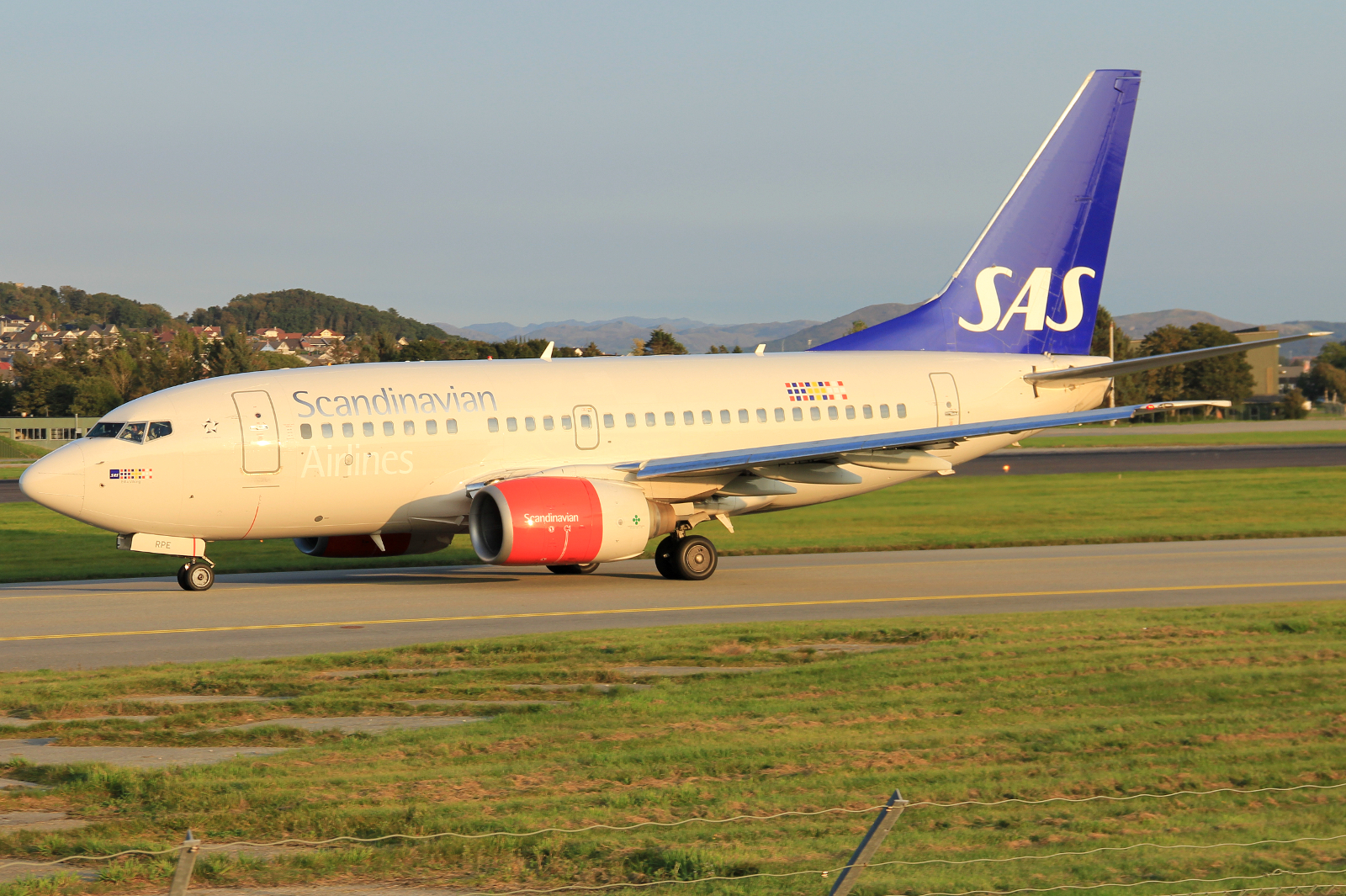 LN-RPE · Boeing 737-683 · (SVG / ENZV)