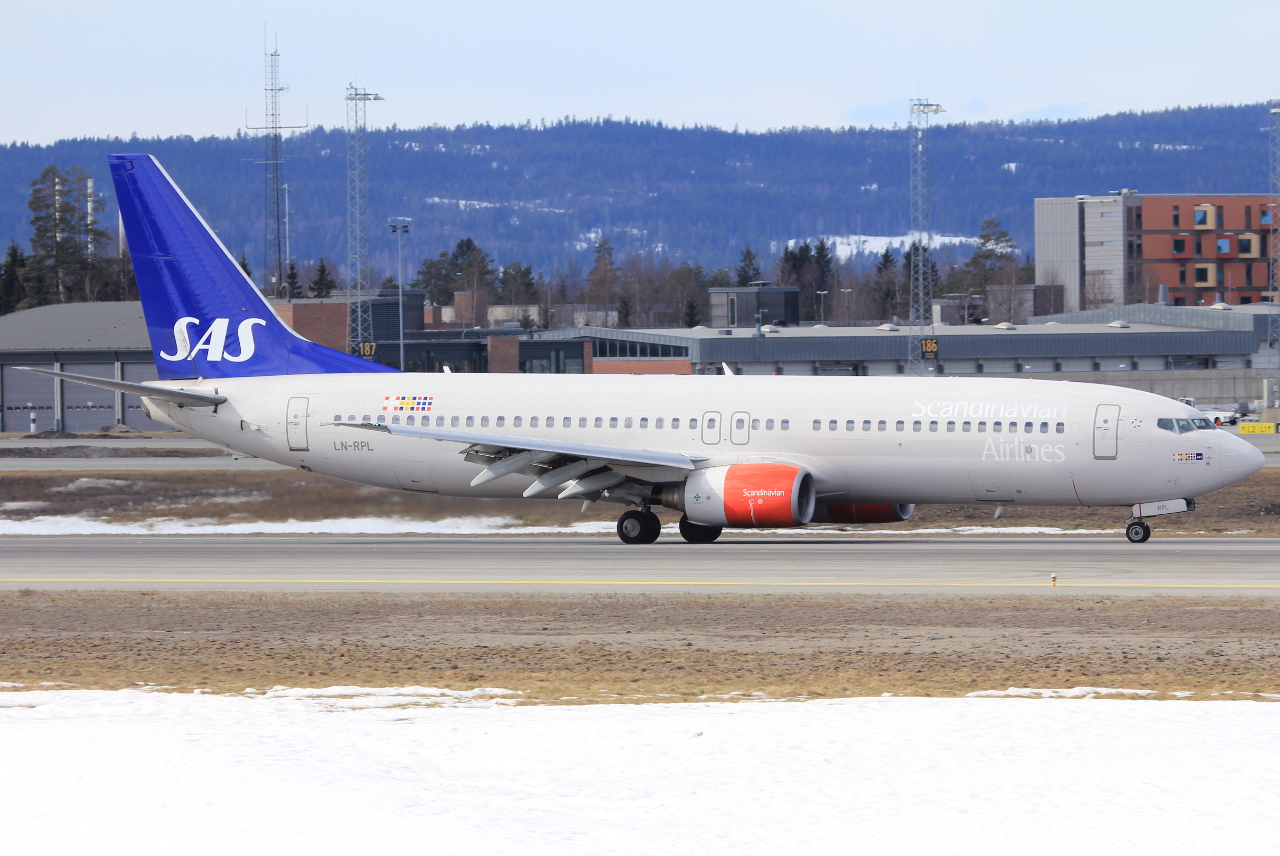 LN-RPL · Boeing 737-883 · (OSL / ENGM)