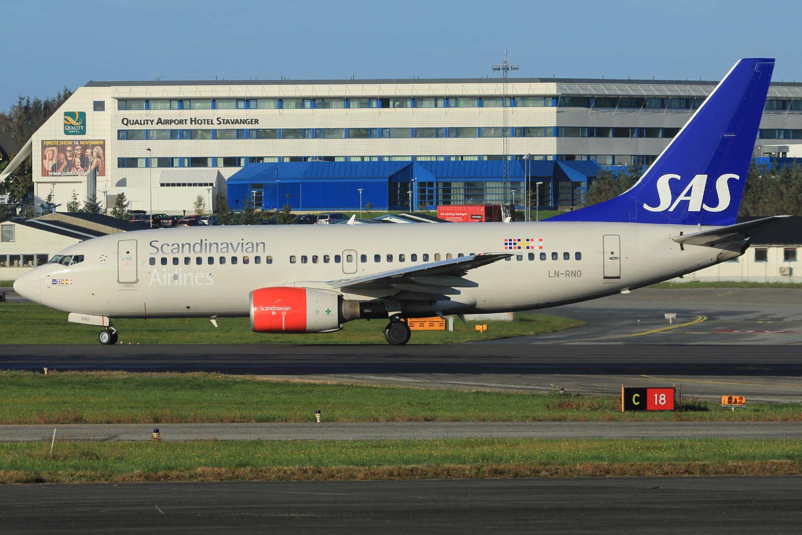 LN-RNO · Boeing 737-783 · (SVG / ENZV)