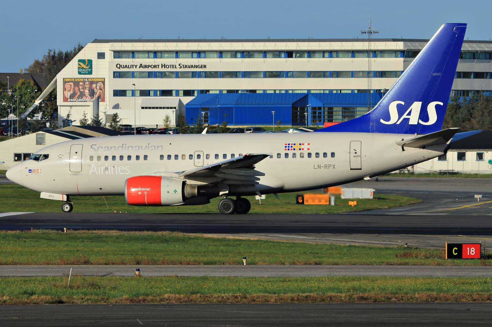 LN-RPX · Boeing 737-683 · (SVG / ENZV)