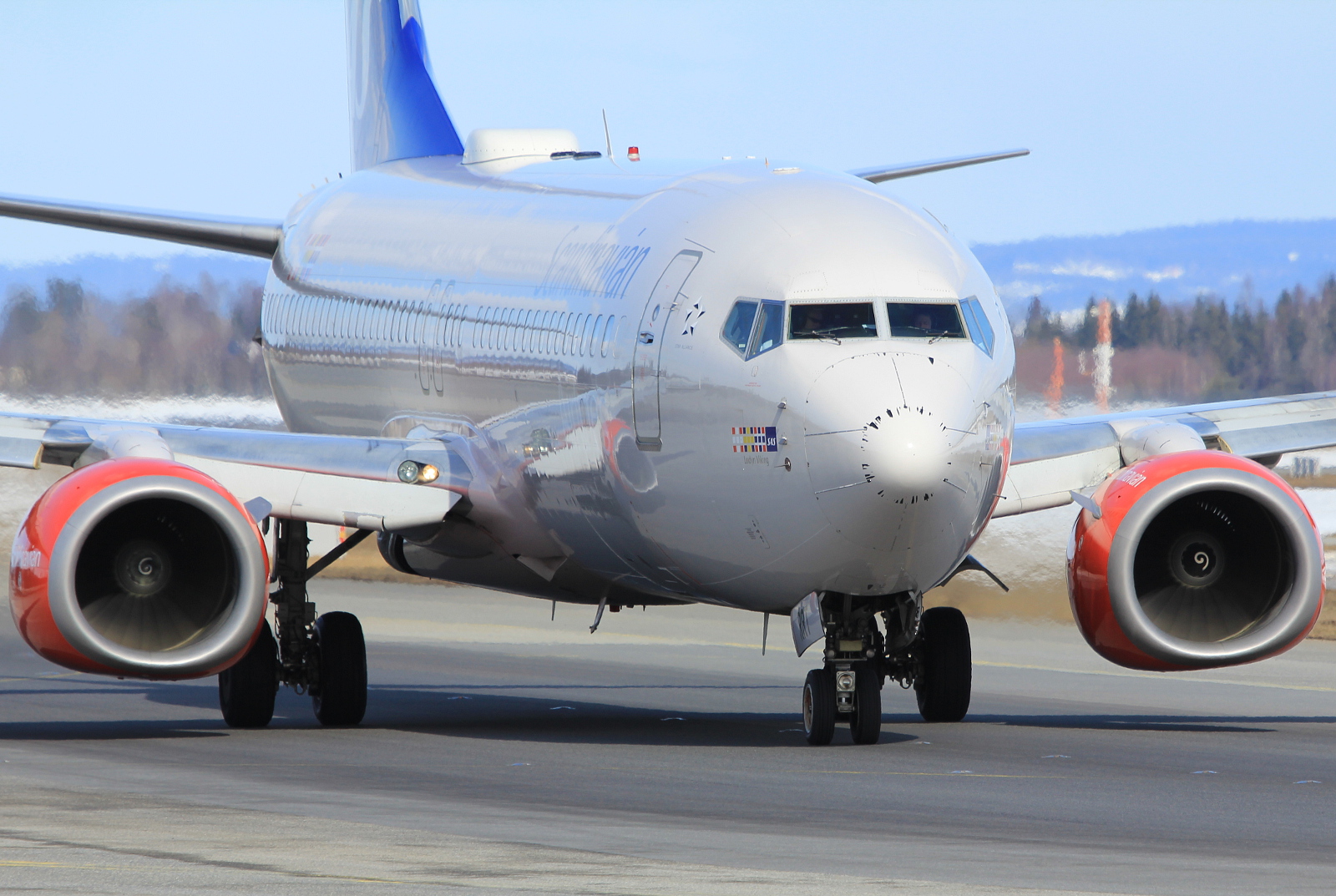 LN-RRT · Boeing 737-883 · (OSL / ENGM)