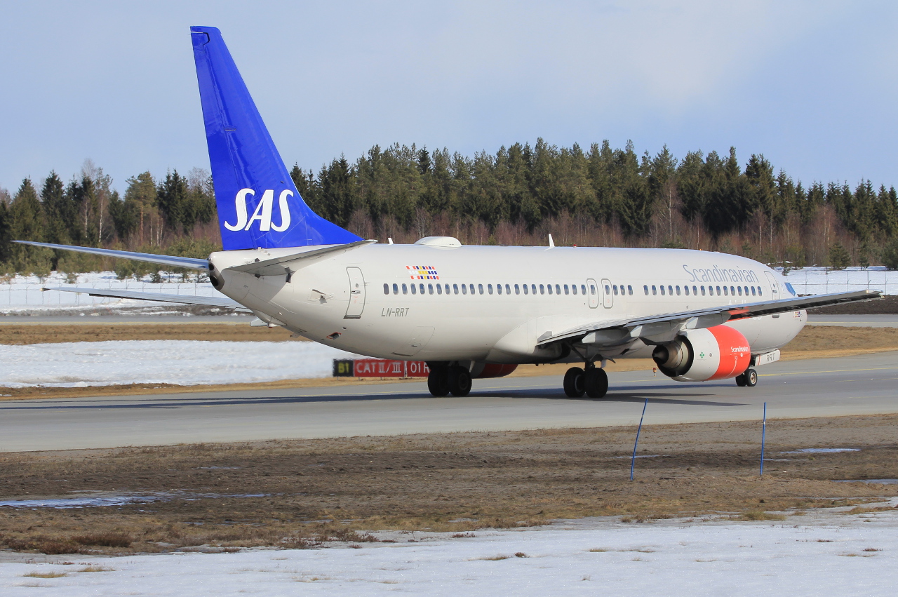 LN-RRT · Boeing 737-883 · (OSL / ENGM)
