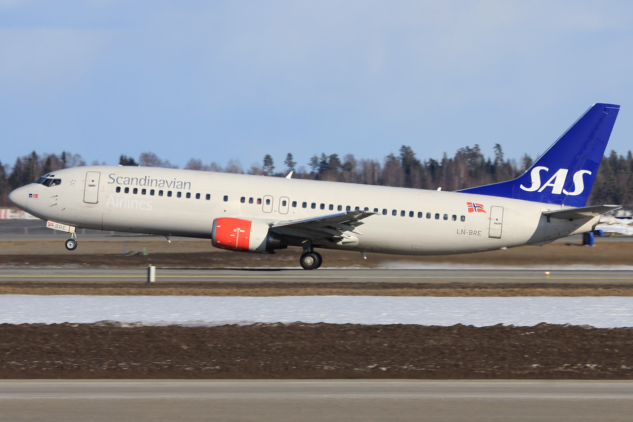 LN-BRE · Boeing 737-405 · (OSL / ENGM)